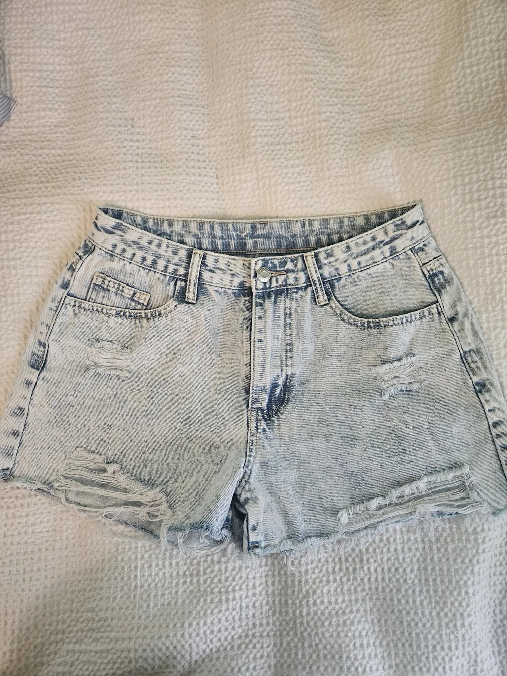 SHEIN Light Acid Wash Distressed Denim Shorts